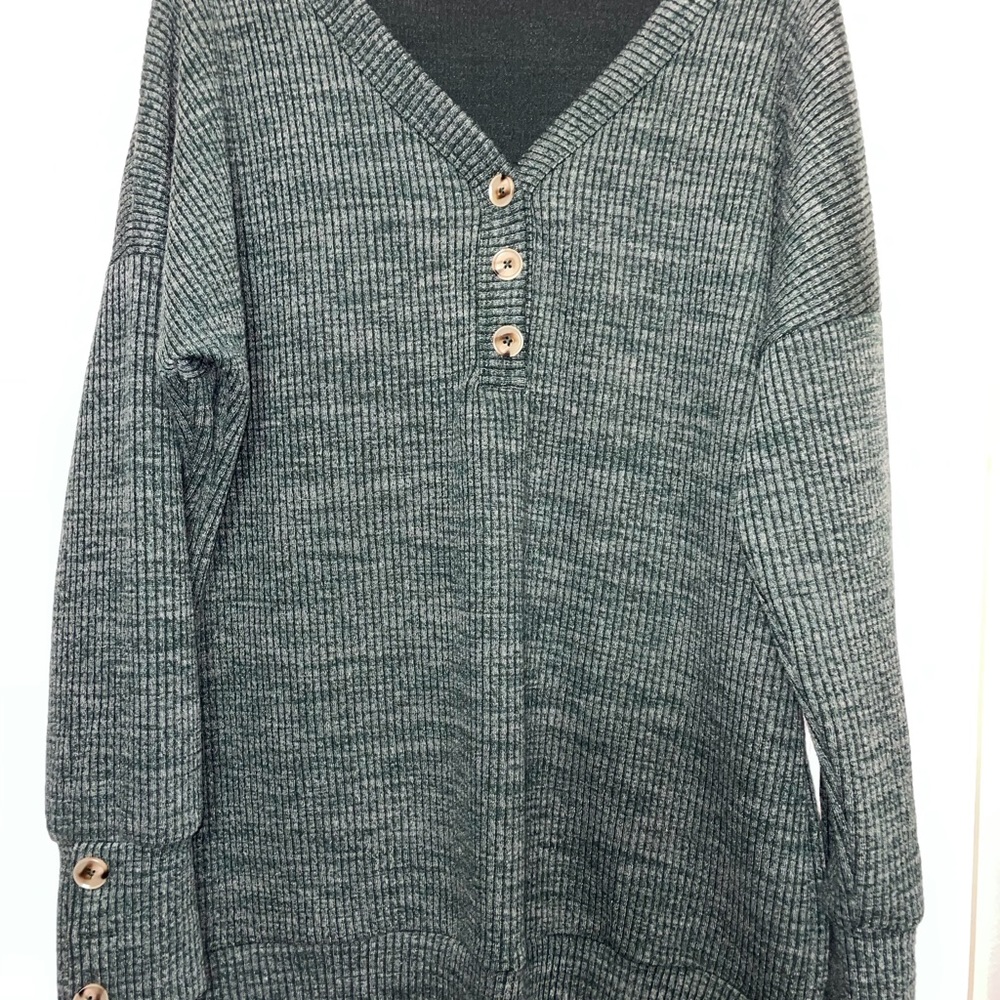 Michele Mae green sweater, never worn.